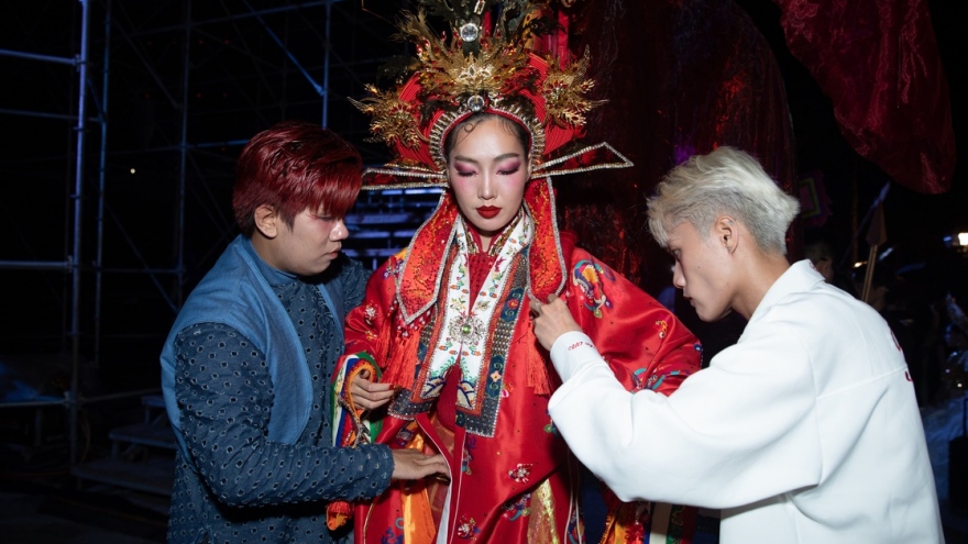 Nhà sử học Dương Trung Quốc nói gì về trang phục dân tộc của Miss Grand Vietnam?